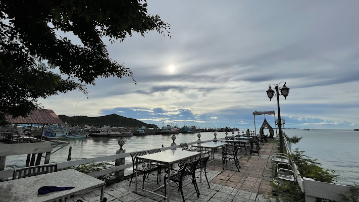 ครัวตลาดซีฟู้ดบางเสร่