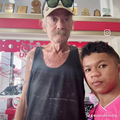 เจ๊น้อย ซีฟู้ด บางเสร่