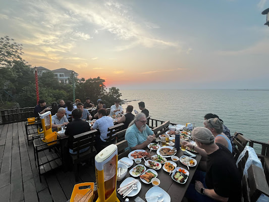 ริมผา ลาภิน